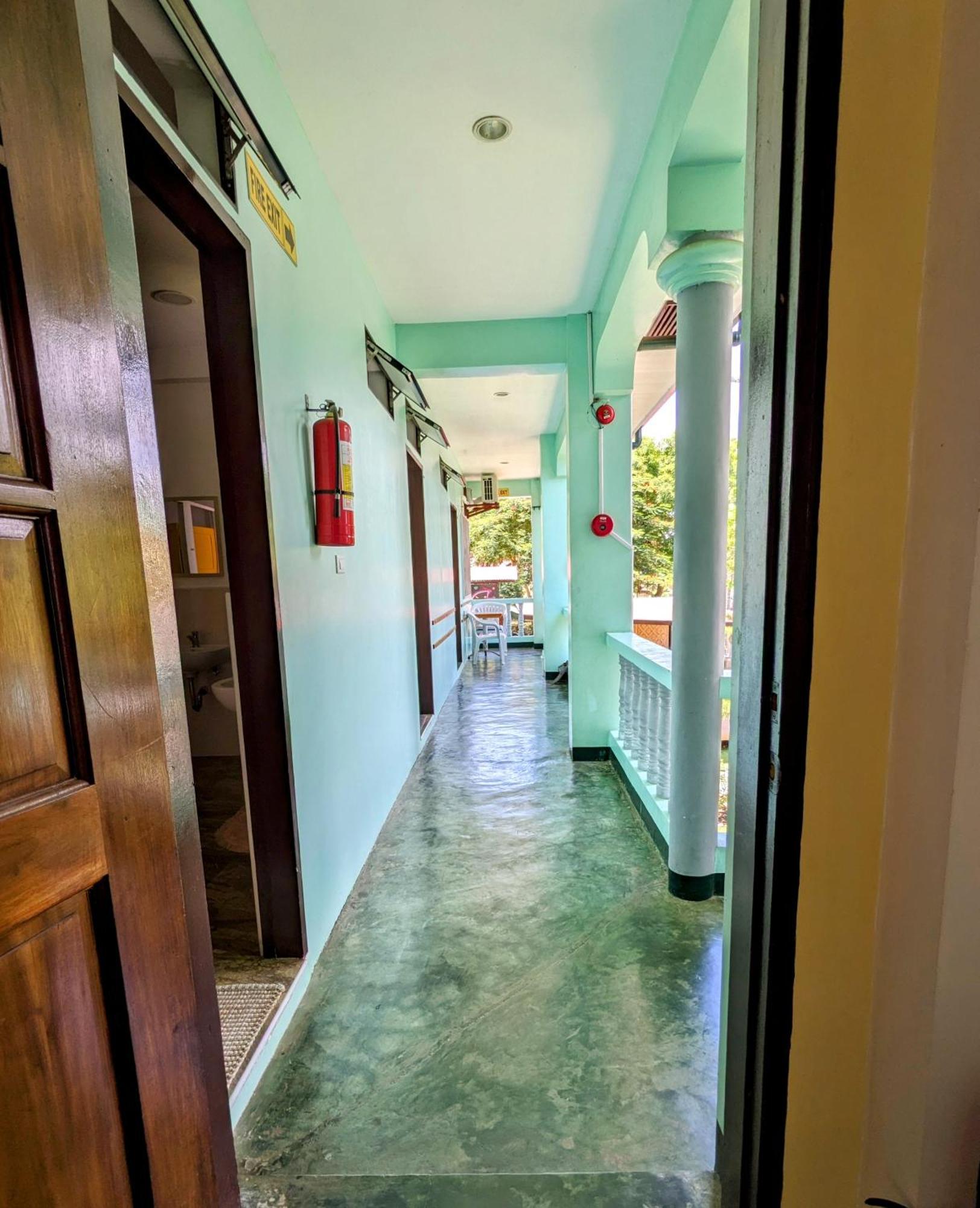 Citadel Alona Inn パングラオ エクステリア 写真